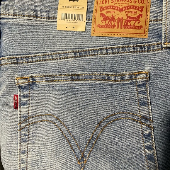 Women’s Levi Jeans Button Fly - Picture 4 of 8